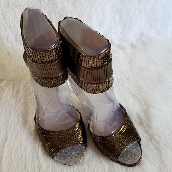 VINCE CAMUTO | Bronze Sandals - Picture 1 of 7